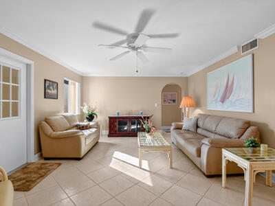 426 Pine Glen A1 Lane, Greenacres, FL 33463