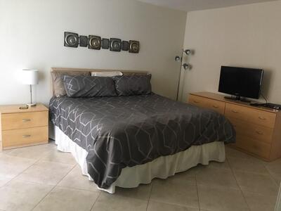 450 Egret Circle, Delray Beach, FL 33444