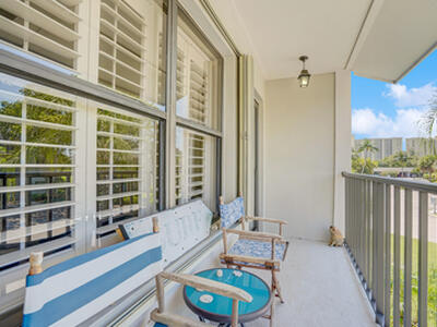 102 Clubhouse Circle, Jupiter, FL 33477