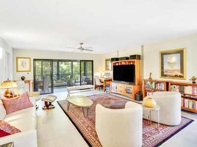 102 Clubhouse Circle, Jupiter, FL 33477