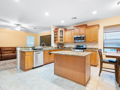 661 NE Zebrina Senda, Jensen Beach, FL 34957