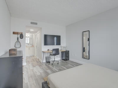 500 Bayview Drive, Sunny Isles Beach, FL 33160