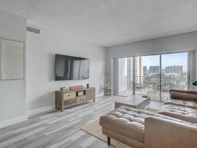 500 Bayview Drive, Sunny Isles Beach, FL 33160