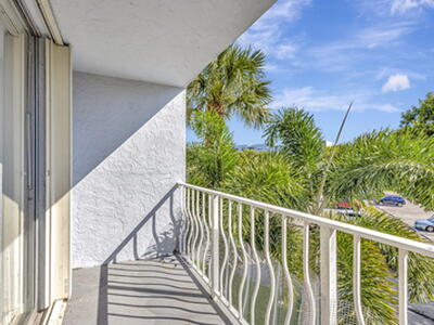 500 Executive Center Drive, West Palm Beach, FL 33401