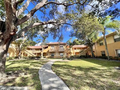 4855 Via Palm Lakes, West Palm Beach, FL 33417