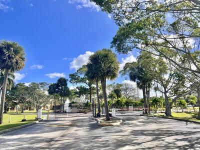 4855 Via Palm Lakes, West Palm Beach, FL 33417