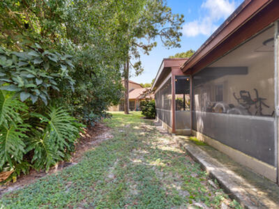 908 Lakeview Circle, Royal Palm Beach, FL 33411