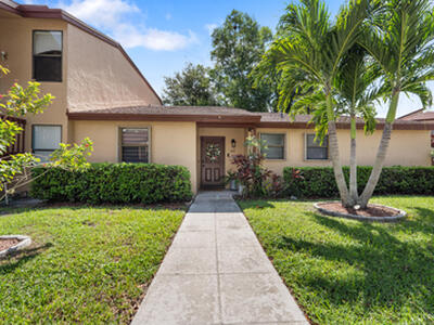 908 Lakeview Circle, Royal Palm Beach, FL 33411