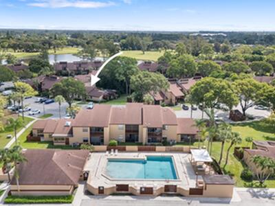 908 Lakeview Circle, Royal Palm Beach, FL 33411