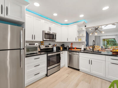 908 Lakeview Circle, Royal Palm Beach, FL 33411