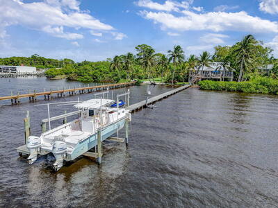 90 NW Alice Street, Jensen Beach, FL 34957