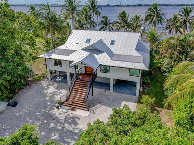 90 NW Alice Street, Jensen Beach, FL 34957