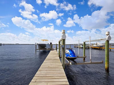 90 NW Alice Street, Jensen Beach, FL 34957