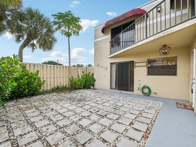 4075 Village Drive, Delray Beach, FL 33445