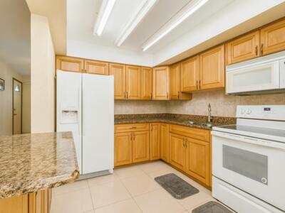 2533 Dolphin Drive, Delray Beach, FL 33445