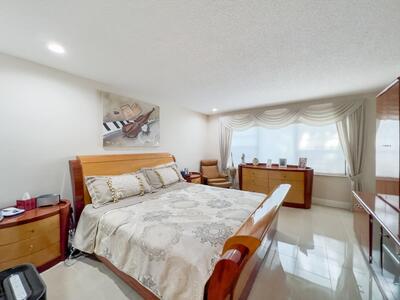 37 Stratford Lane, Boynton Beach, FL 33436