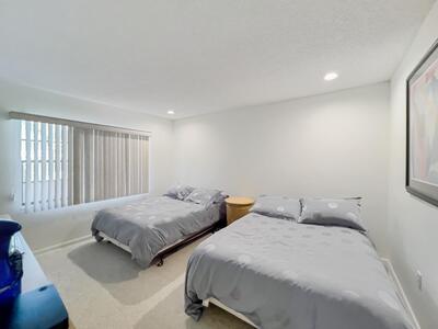 37 Stratford Lane, Boynton Beach, FL 33436