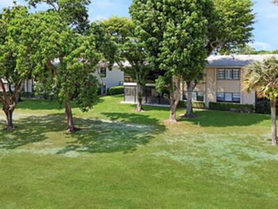 37 Stratford Lane, Boynton Beach, FL 33436