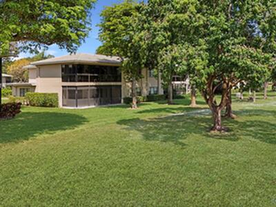 37 Stratford Lane, Boynton Beach, FL 33436