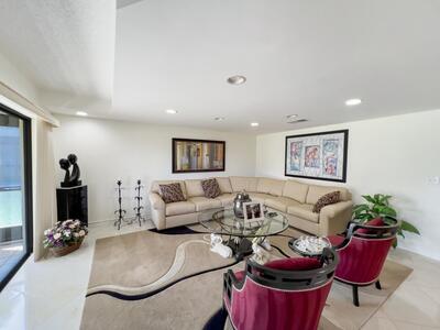 37 Stratford Lane, Boynton Beach, FL 33436