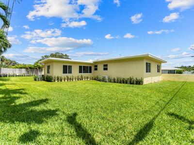 7531 Edgewater Circle, Lake Clarke Shores, FL 33406