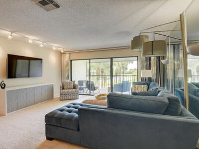 18 Westgate Lane, Boynton Beach, FL 33436