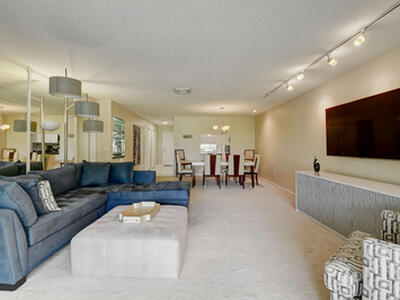 18 Westgate Lane, Boynton Beach, FL 33436