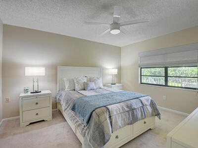 18 Westgate Lane, Boynton Beach, FL 33436