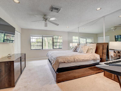 18 Westgate Lane, Boynton Beach, FL 33436