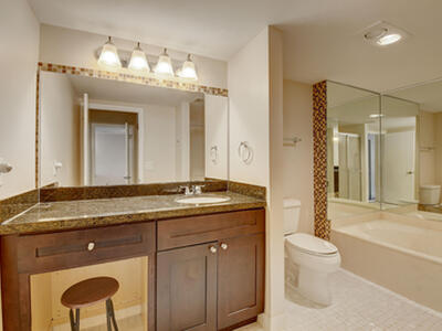 18 Westgate Lane, Boynton Beach, FL 33436