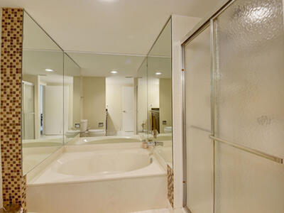 18 Westgate Lane, Boynton Beach, FL 33436