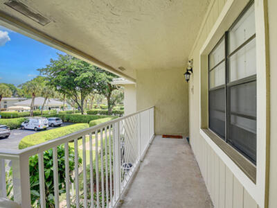 18 Westgate Lane, Boynton Beach, FL 33436