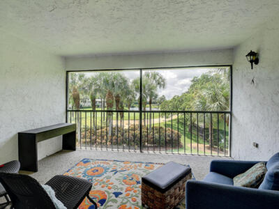 18 Westgate Lane, Boynton Beach, FL 33436