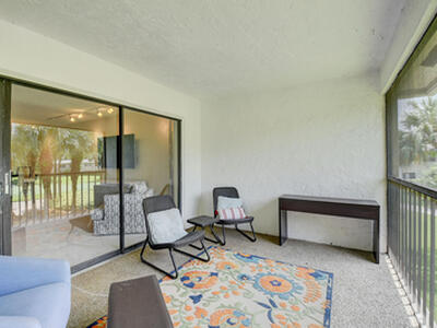 18 Westgate Lane, Boynton Beach, FL 33436