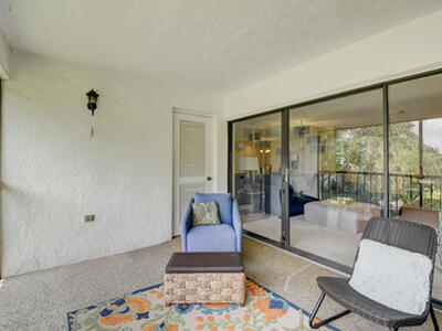 18 Westgate Lane, Boynton Beach, FL 33436