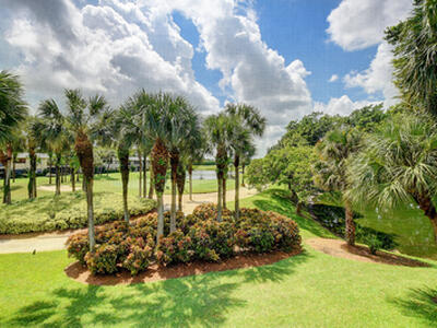 18 Westgate Lane, Boynton Beach, FL 33436