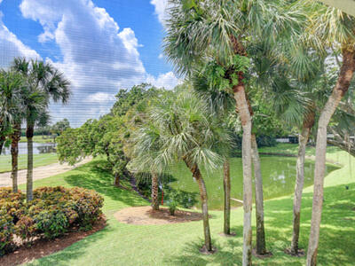 18 Westgate Lane, Boynton Beach, FL 33436