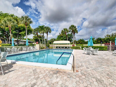 18 Westgate Lane, Boynton Beach, FL 33436