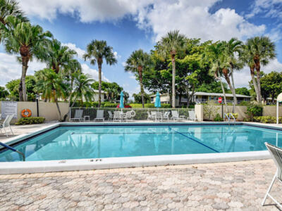 18 Westgate Lane, Boynton Beach, FL 33436