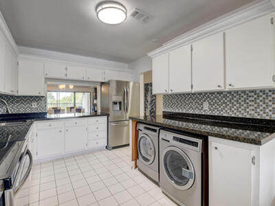 18 Westgate Lane, Boynton Beach, FL 33436