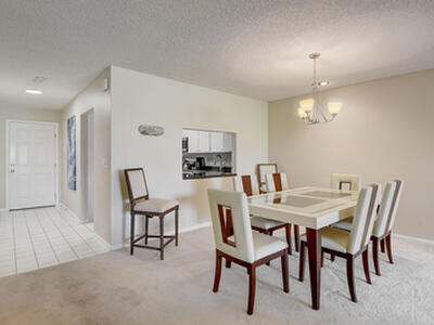 18 Westgate Lane, Boynton Beach, FL 33436