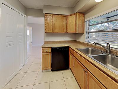 10651 NW 28th Street, Sunrise, FL 33322