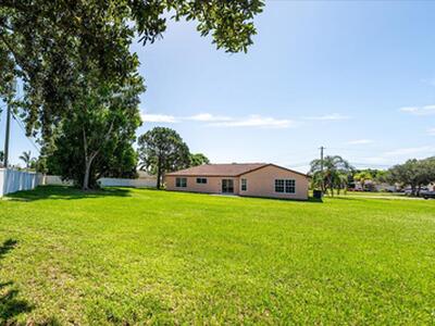 2175 SE Heathwood Circle, Port Saint Lucie, FL 34952