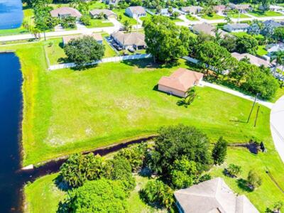 2175 SE Heathwood Circle, Port Saint Lucie, FL 34952