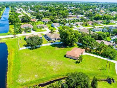 2175 SE Heathwood Circle, Port Saint Lucie, FL 34952