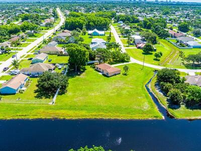 2175 SE Heathwood Circle, Port Saint Lucie, FL 34952