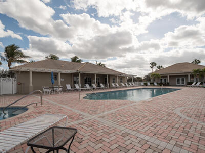 589 NW Waverly Circle, Port Saint Lucie, FL 34983