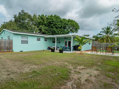 1424 Willow Road, Palm Springs, FL 33406