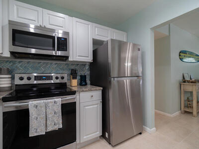 1424 Willow Road, Palm Springs, FL 33406