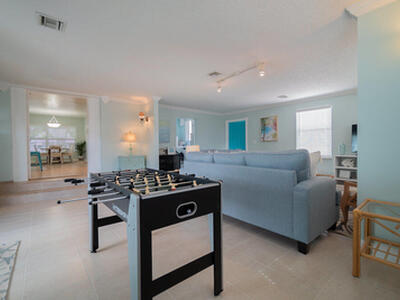 1424 Willow Road, Palm Springs, FL 33406